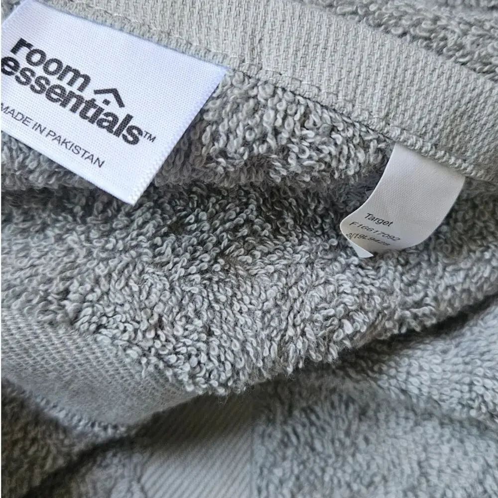 Room Essentials Everyday Bath Towel 27x52  Okeo-Tex Gray Towel